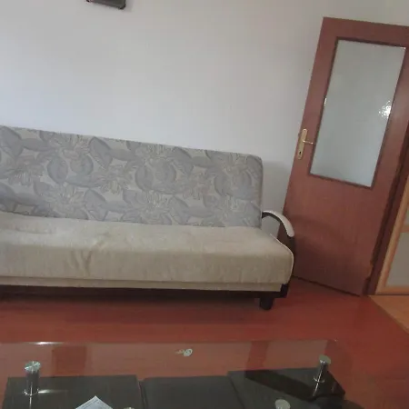 Διαμέρισμα Flora Apartment Μπόροβετς