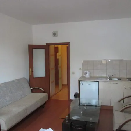 Flora Apartment *